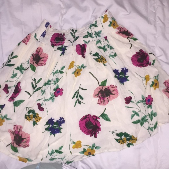 Old Navy Dresses & Skirts - A floral skirt